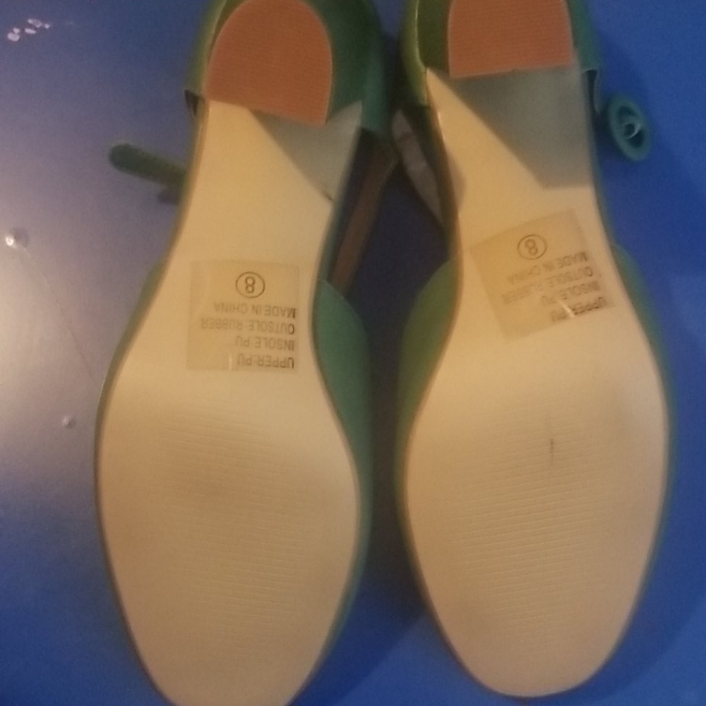 Heels - Picture 4 of 4